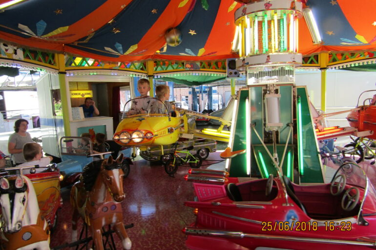 draaimolen op Kermis Sesjans