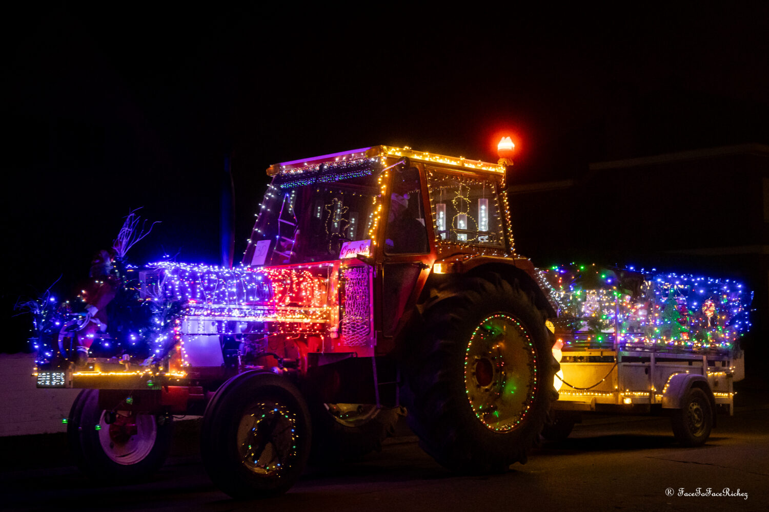 Ninove Wintert – Tractorlichtjesstoet