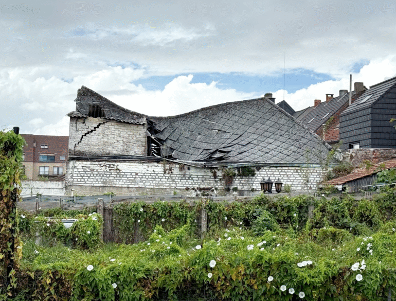 Stad Ninove laat loods slopen om openbare veiligheid te garanderen