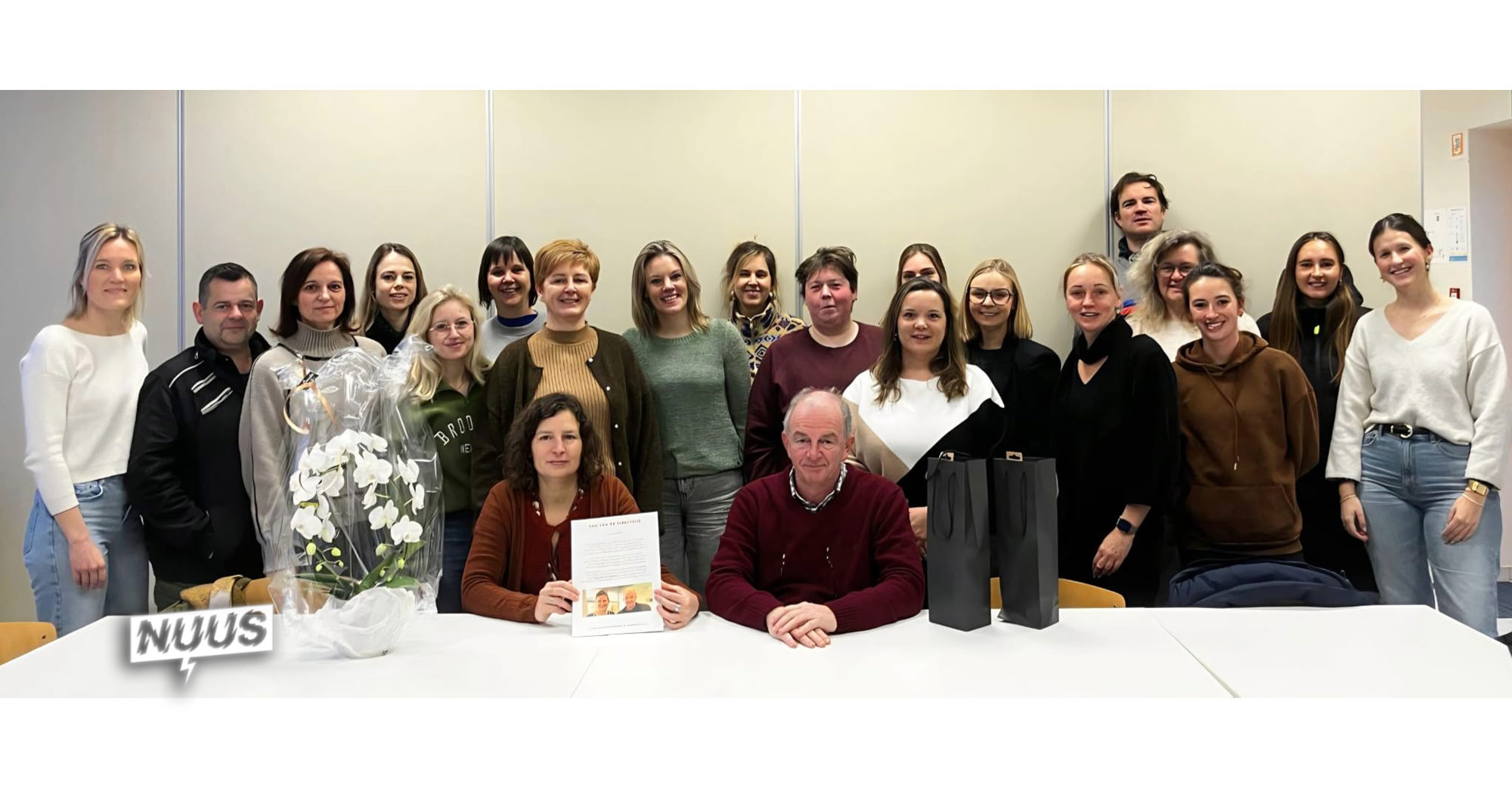 Juffen en meesters VBS Grotenberge zetten directeurs in de bloemen