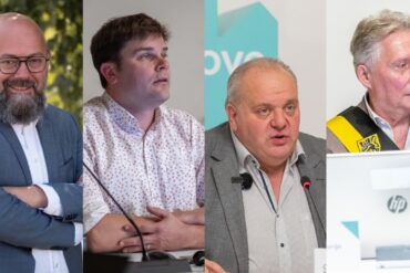 Steven Vanden Bergh (N-Va Ninove), Stijn Vermassen (Vooruit Ninove), burgemeester Guy D'Haeseleer (Forza Ninove) en Rudy Corijn (Forza Ninove)