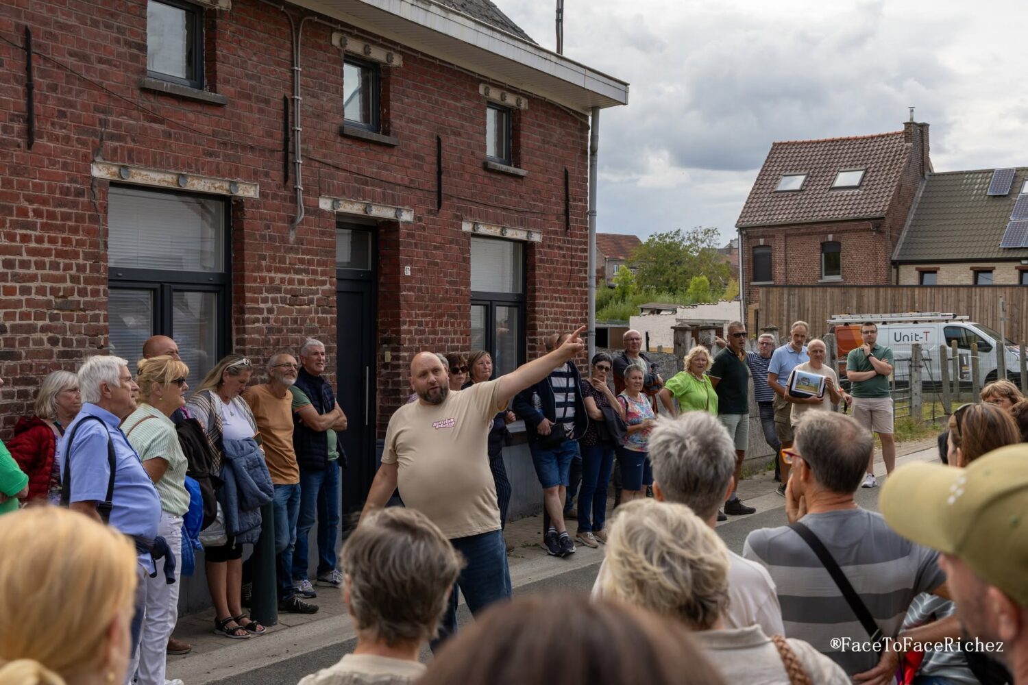 Kristoff Van Santen actief als gids op de erfgoedwandeling