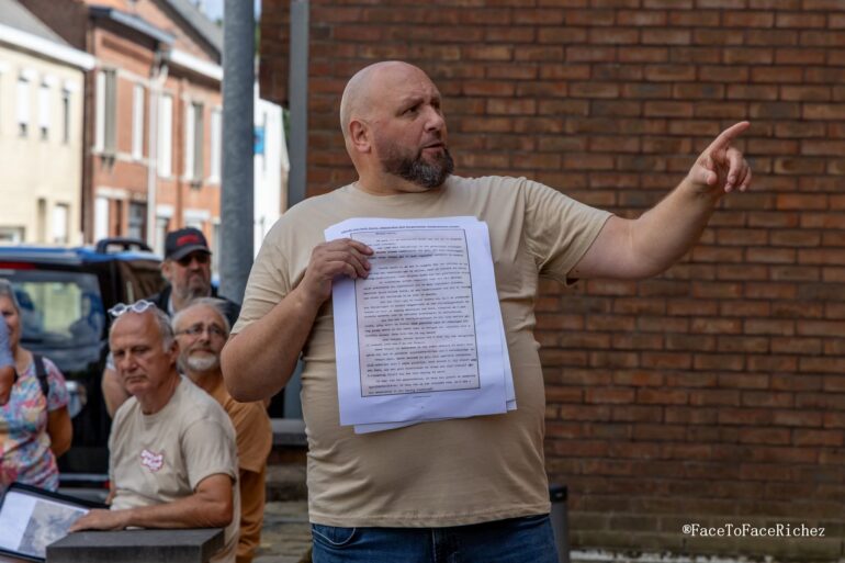 Kristoff Van Santen actief als gids op de erfgoedwandeling